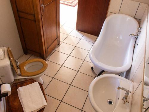 Un baño de Riverview Guesthouse