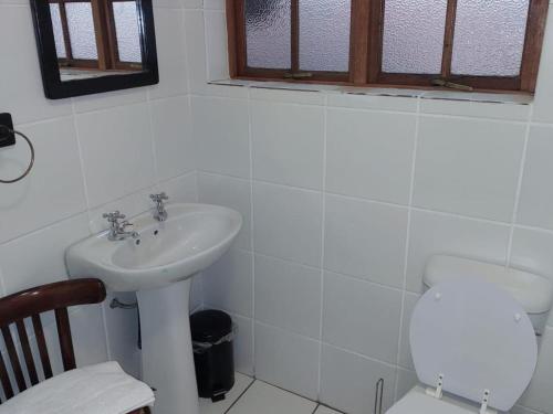 Un baño de Riverview Guesthouse