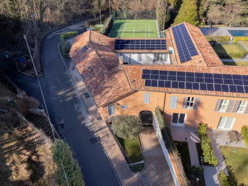an aerial view of a house with solar panels at Alex's Luxury Lake View Apt Pool and Tennis in Como