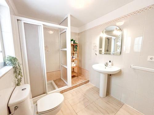 A2407 Charming Townhouse with sea views and pool