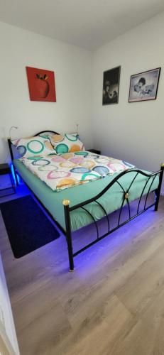 a bedroom with a bed in a room at Ferienwohnung Schwarzach in Schwarzach
