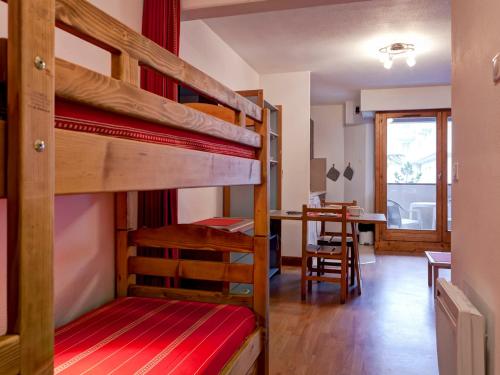 a room with two bunk beds and a table at Studio rénové 4 pers avec balcon et lave-linge - FR-1-512-147 in Brides-les-Bains