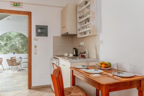 Kuchyň nebo kuchyňský kout v ubytování Cyclades Beach
