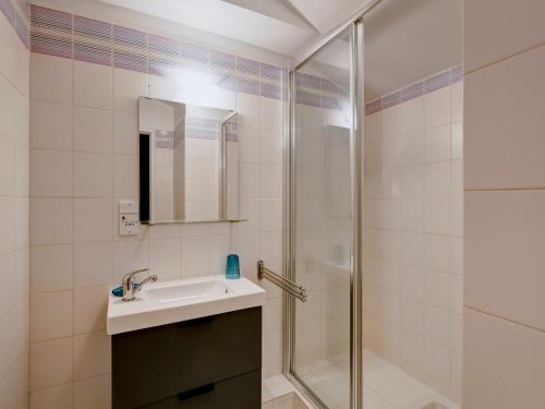 Appartement duplex 2 chambres centre Brides-les-Bains, balcon, ascenseur, animaux admis - FR-1-512-236 photo 3