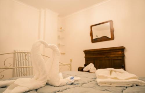 two swans made out of towels on a bed at Conte Cavour - casa vacanze in Laterza