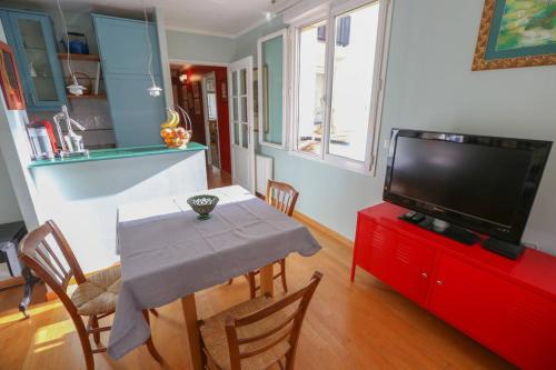 Bright pied-à-terre Eiffel Tower 4 people