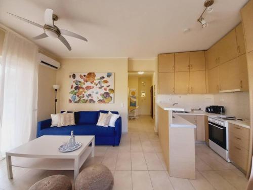 C4 2-Rooms apt 3rd 850m Metro Evangelismos 150m EKPA Univ Campus 100m Bus Stop to Acropolis