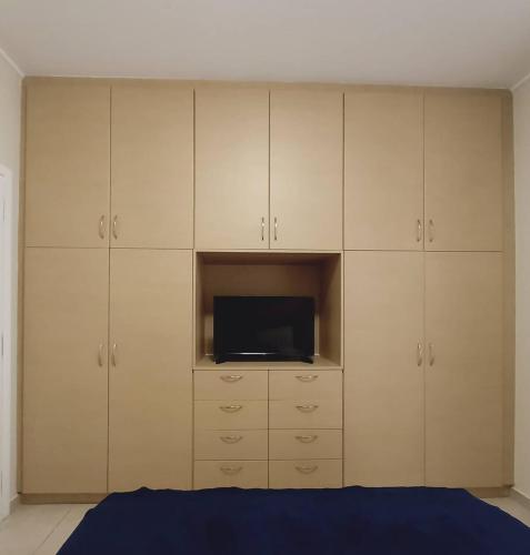 C4 2-Rooms apt 3rd 850m Metro Evangelismos 150m EKPA Univ Campus 100m Bus Stop to Acropolis