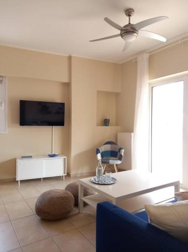 C4 2-Rooms apt 3rd 850m Metro Evangelismos 150m EKPA Univ Campus 100m Bus Stop to Acropolis