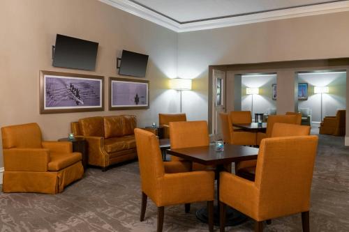 a waiting room with a table and chairs at The Capital Suites Hotel in Columbus