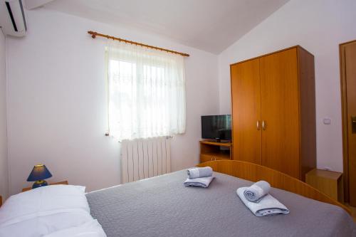 Postel nebo postele na pokoji v ubytování Apartments Lorena B