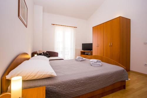 Postel nebo postele na pokoji v ubytování Apartments Lorena B
