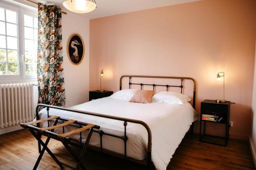 Ένα ή περισσότερα κρεβάτια σε δωμάτιο στο Superbe maison pour 6 à 500 m de la mer