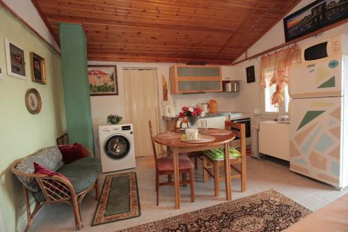 Georgia's Summer Apartment