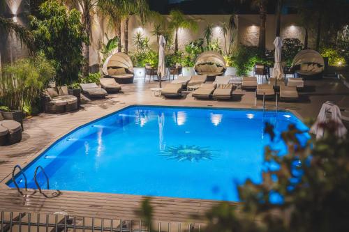 a large swimming pool with lounge chairs and a hotel at Holiday Inn Rosario by IHG in Rosario