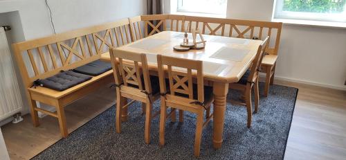 a dining room table and chairs in a room at Ferienwohnung Schwarzach in Schwarzach