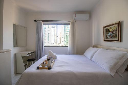 Una cama o camas en una habitación de BK64 - Próx Calçadão, 2 Dorm Climatizados