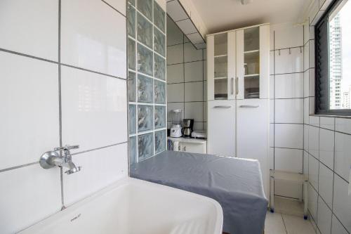 Un baño de BK64 - Próx Calçadão, 2 Dorm Climatizados