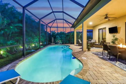 Πισίνα στο ή κοντά στο Sunset Cove Marina Gateway-Heated Pool, Spacious, Walk to Dining,Shops,Marina