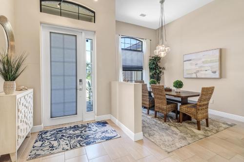 Φωτογραφία από το άλμπουμ του Sunset Cove Marina Gateway-Heated Pool, Spacious, Walk to Dining,Shops,Marina σε Κέιπ Κόραλ