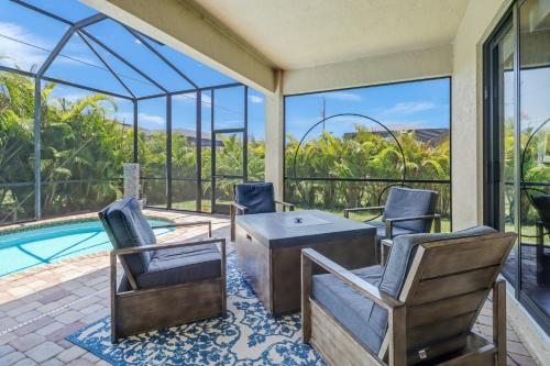Πισίνα στο ή κοντά στο Sunset Cove Marina Gateway-Heated Pool, Spacious, Walk to Dining,Shops,Marina
