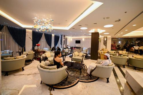 Coin salon dans l'établissement Seven Seas Hotel