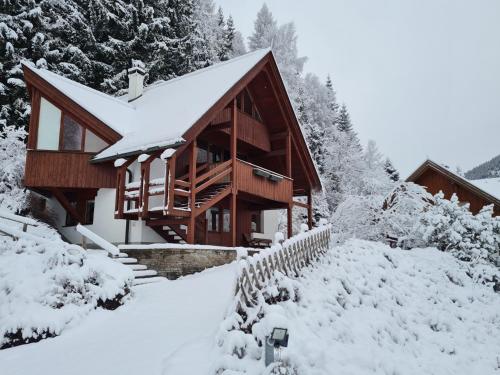 a cabin in the snow with snow covered trees at Chalet Ski in by Globalimmoservice in Bad Kleinkirchheim