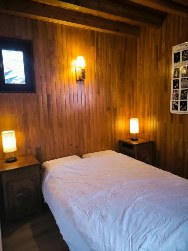 Ένα ή περισσότερα κρεβάτια σε δωμάτιο στο Beau chalet 15p - Abriès - Parc naturel du Queyras