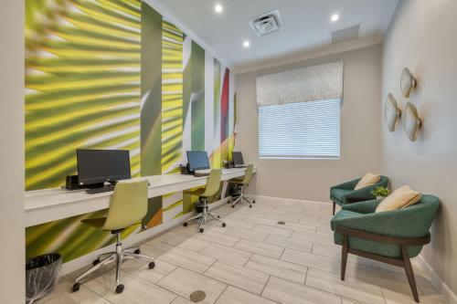 Relaxing Getaway Near Disney with Pool & Themed Rooms photo 40