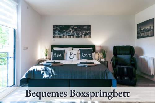 Imagine din galeria proprietății Relax-Apartment Biberach - Relax Massagesessel - Smart-TV 85 Zoll - voll ausgestattete Küche - High-Speed Internet - Arbeitsplatz mit Curved Monitor în Biberach an der Riß