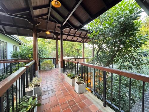 an outdoor patio with a pergola and plants at Birders Urban Retreat in Sri Jayewardenepura Kotte