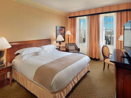 Postel nebo postele na pokoji v ubytování InterContinental Mark Hopkins San Francisco by IHG