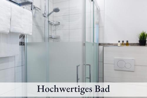 a bathroom with a shower with a glass shower backdoor at Ferienwohnung EDEN Apartment´s Vinum in Friedrichshafen