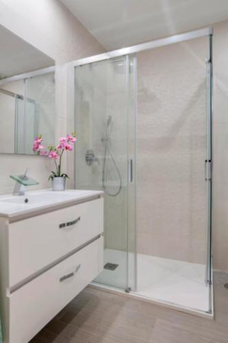 BENALBEACH Ocean Front Apartment 1BDR NEW!