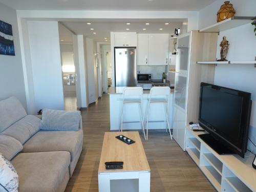 TV a/nebo společenská místnost v ubytování Moderno apartamento centrico con increíbles vistas al mar