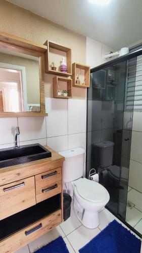 a bathroom with a toilet and a glass shower at Apartamento Campo di Bourbon in São José dos Campos
