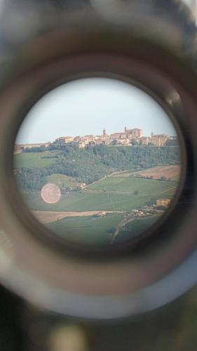 a view of a mountain through a hole in a lens at B&B Dimora Damiani in Montefiore dellʼAso
