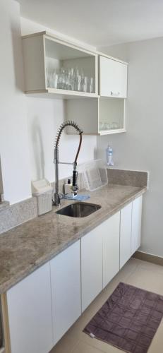 Dapur atau dapur kecil di Belíssimo apartamento