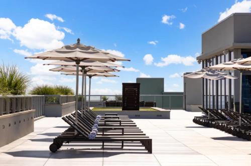 Φωτογραφία από το άλμπουμ του Splendid apartment for 4 pax partial view of the beach in Hollywood M στο Χόλιγουντ