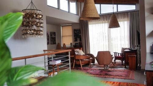 a living room with a table and some chairs at Jubilee in Buffelsbaai