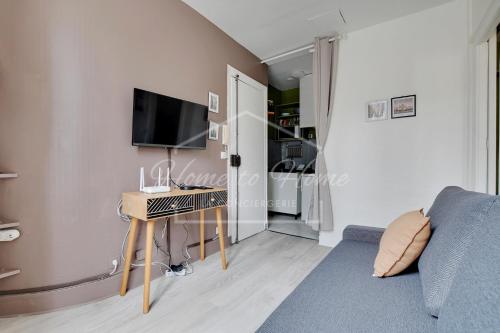 Cozy & Relaxing Stay with Green Bedroom in Pantin