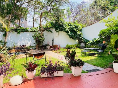 Vườn quanh Messe Luxe 4-bed Apartment CBD