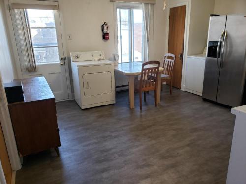 Bright room near Metro Monk station with Self Check-inにあるキッチンまたは簡易キッチン