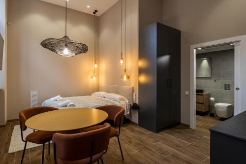 a room with a bed and a table and chairs at Suite Premium junto al Río Turia 2 in Valencia