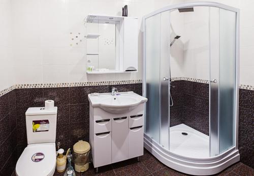 A bathroom at ICEBERG Hotel Complex