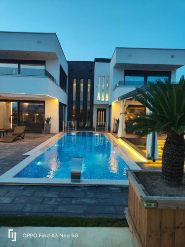 フェリザイにあるVilla Dardaniaのギャラリーの写真