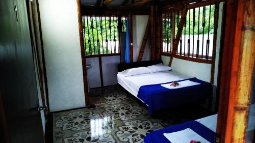 a bedroom with a bed and a table in it at Hospedaje piedras de agua in Santa Marta