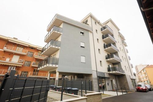a building with balconies on the side of it at Casa Nicole Elegante Monolocale a Collegno in Regina Margherita