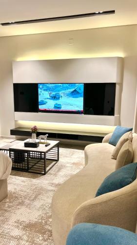 TV a/nebo společenská místnost v ubytování Bright Moon Hotel