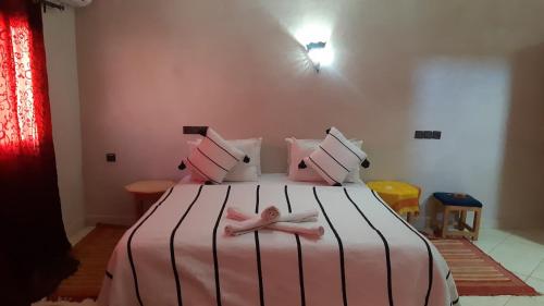 Katil atau katil-katil dalam bilik di Hôtel Restaurant Dar Al Madina